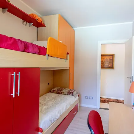 Novelli Con Piscina E Ampio Giardino Villa *