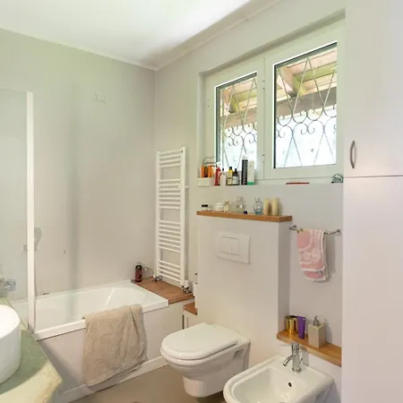 Novelli Con Piscina E Ampio Giardino *