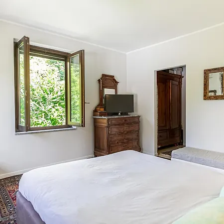 Novelli Con Piscina E Ampio Giardino