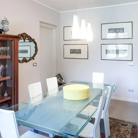 Novelli Con Piscina E Ampio Giardino