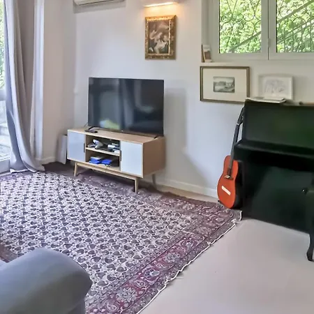 Novelli Con Piscina E Ampio Giardino